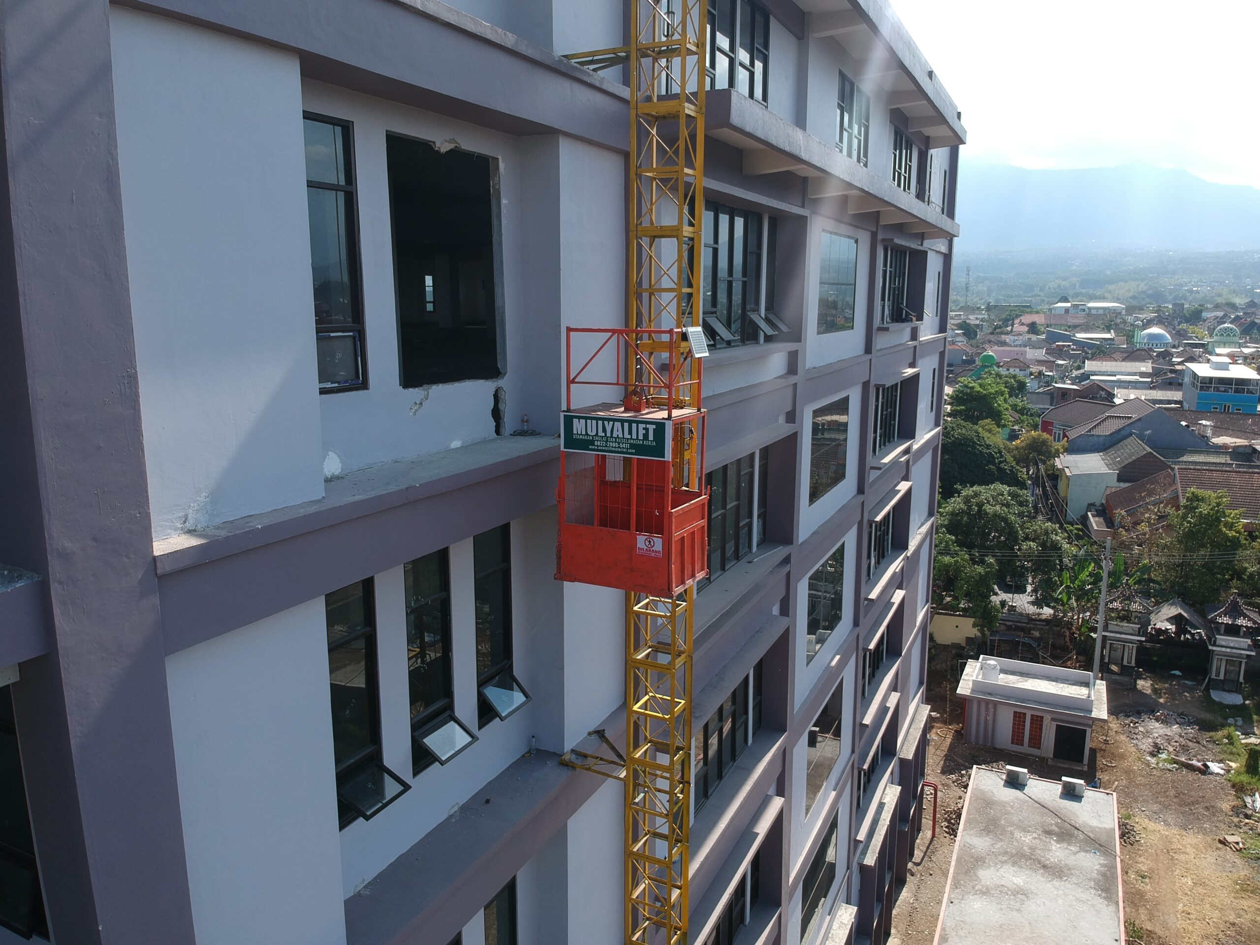 Lift Barang