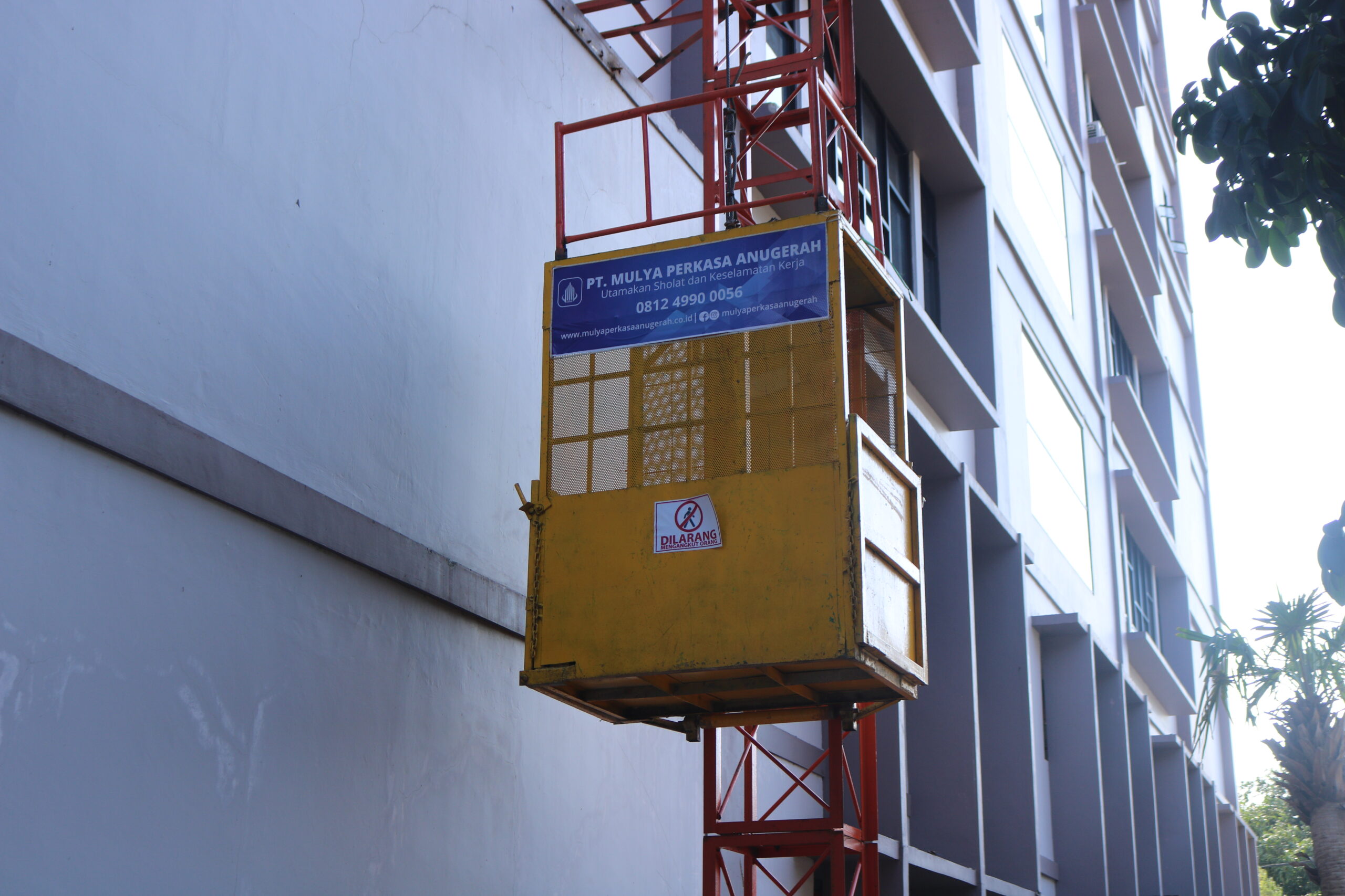 sewa lift barang