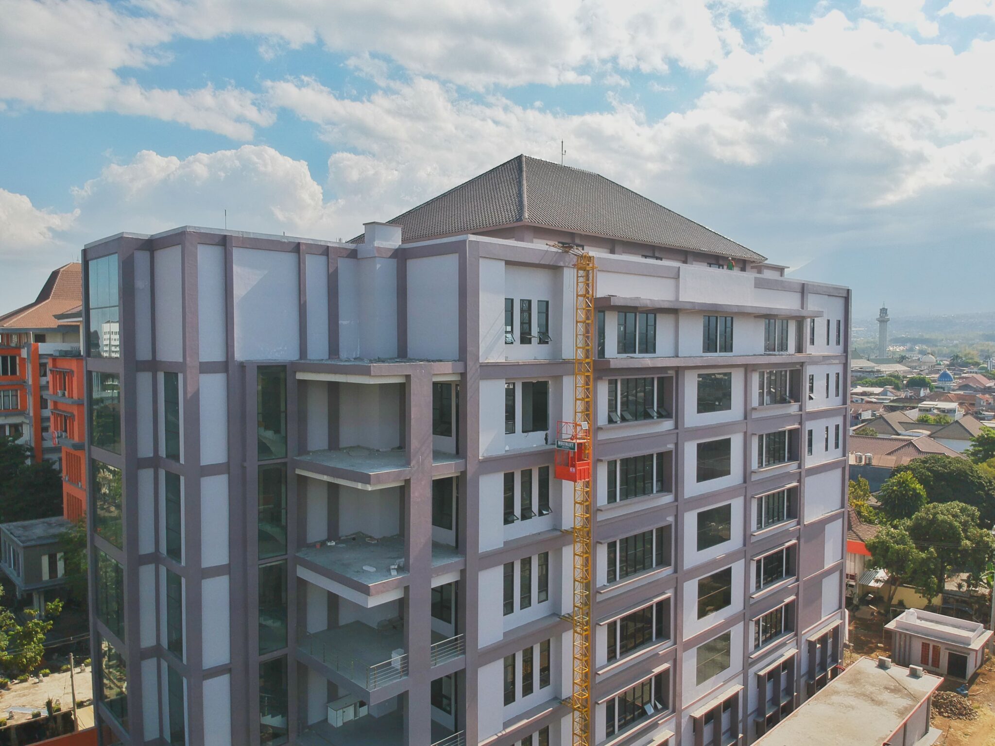 Sewa Lift Barang Manado